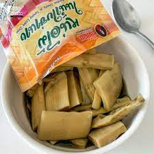 หน่อไม้ต้มใบย่านาง ตราแม่บ้าน (Boiled bamboo shoots with Yanang leaves)